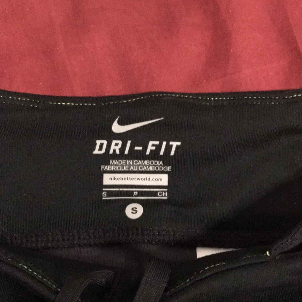 Rare Women’s Nike Dri-Fit Capri’s - Picture 4 of 8